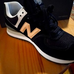 Women's New Balance 547 Sneakers